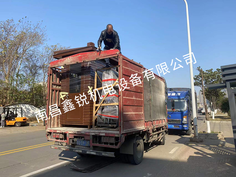 新旅建設(shè)集團有限公司 防腐木崗?fù)?1.2-1.5-2.8高 2臺 鋁合金伸縮門1樘發(fā)貨吉安遂川縣毛澤東舊居